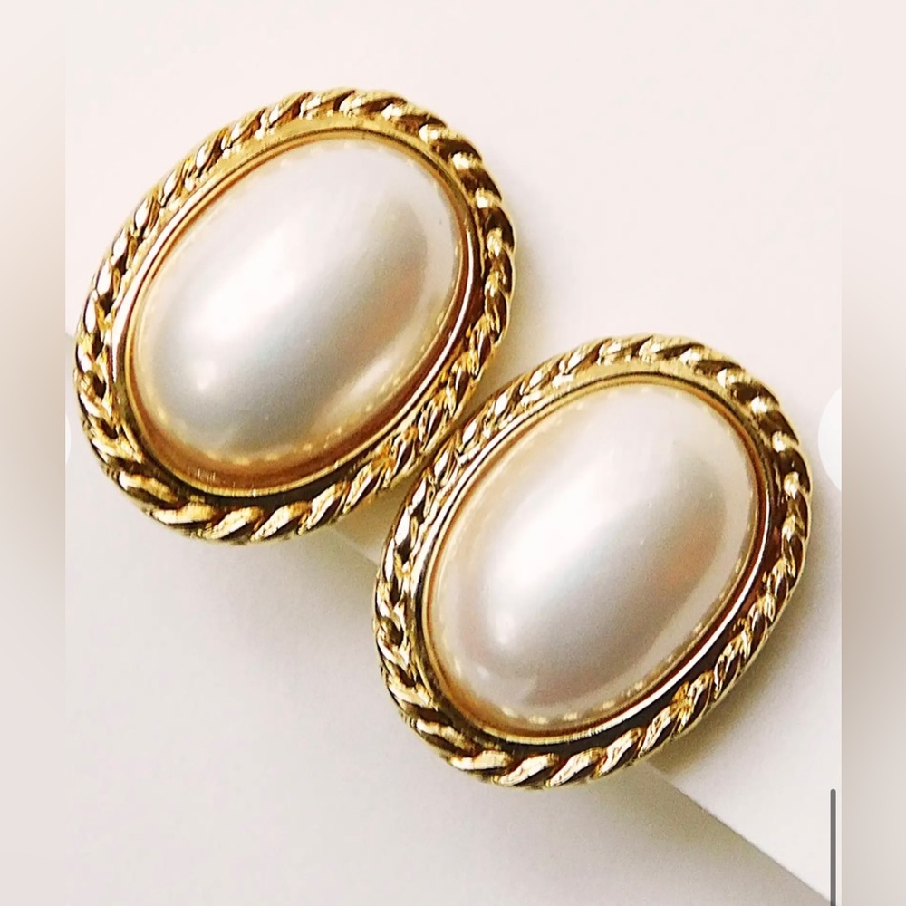 Gorgeous Vintage TRIFARI Signed Faux Pearl Clip
Earrings